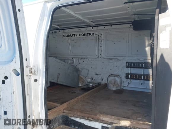 ✅ 2010 Ford Econoline Cargo Commercial • VIN: 1FTNE1EW4ADA38318 • Lot: 43377146. Wystawiony na IAAI z przebiegiem 285 042 mil. Bezpłatny archiwum sprzedaży aukcyjnych z USA i szczegółowy raport historii pojazdu na DreamBid. Zdjęcie 8.