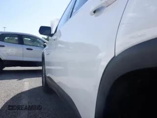 ✅ 2022 Chevrolet Traverse LT Cloth • VIN: 1GNEVGKWXNJ186740 • Lot: 43385975. Wystawiony na IAAI z przebiegiem 56 859 mil. Bezpłatny archiwum sprzedaży aukcyjnych z USA i szczegółowy raport historii pojazdu na DreamBid. Zdjęcie 1.