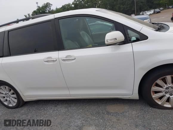✅ 2013 Toyota Sienna XLE • VIN: 5TDDK3DC3DS056258 • Lot: 42801297. Listed on IAAI with Not provided. Free auction sales archive from the USA and detailed vehicle history report at DreamBid. Image 12.