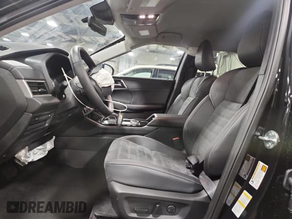 ✅ 2025 Mitsubishi Outlander SE • VIN: JA4J4VA86SZ022880 • Lot: 84767115. Wystawiony na Copart z przebiegiem 5 969 mil. Bezpłatny archiwum sprzedaży aukcyjnych z USA i szczegółowy raport historii pojazdu na DreamBid. Zdjęcie 7.