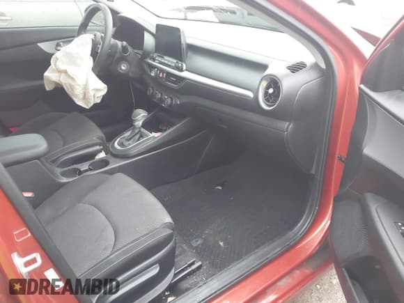 ✅ 2023 Kia Forte LXS • VIN: 3KPF24AD3PE656398 • Lot: 43548162. Wystawiony na IAAI z przebiegiem 65 493 mil. Bezpłatny archiwum sprzedaży aukcyjnych z USA i szczegółowy raport historii pojazdu na DreamBid. Zdjęcie 5.