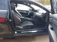 ✅ 2013 Mercedes-Benz C 250 • VIN: WDDGJ4HB1DF990982 • Lot: 40770656. Wystawiony na IAAI z przebiegiem 126 379 mil. Bezpłatny archiwum sprzedaży aukcyjnych z USA i szczegółowy raport historii pojazdu na DreamBid. Zdjęcie 5.