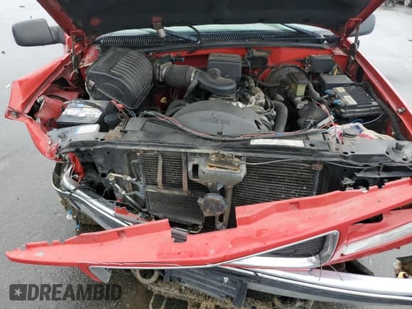 ✅ 1998 GMC Sierra 1500 • VIN: 2GTEK19R3W1508712 • Лот: 55665565. Опубликован ранее на Copart с пробегом Не указан. Бесплатный доступ к архиву аукционных продаж из США и подробный отчёт об истории автомобиля на DreamBid. Изображение 11.