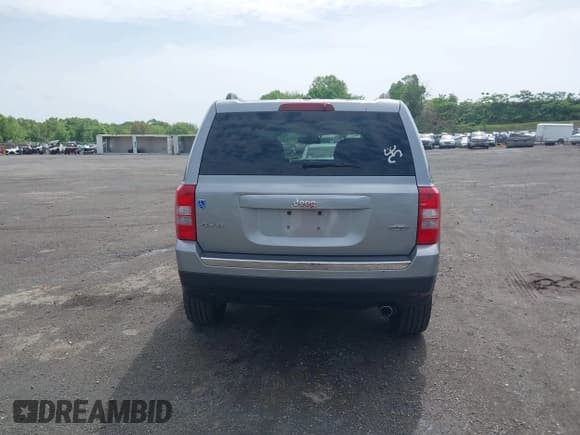 ✅ 2017 Jeep Patriot High Altitude • VIN: 1C4NJRFB1HD127957 • Lot: 42297119. Listed on IAAI with 77,601 mi. Free auction sales archive from the USA and detailed vehicle history report at DreamBid. Image 16.