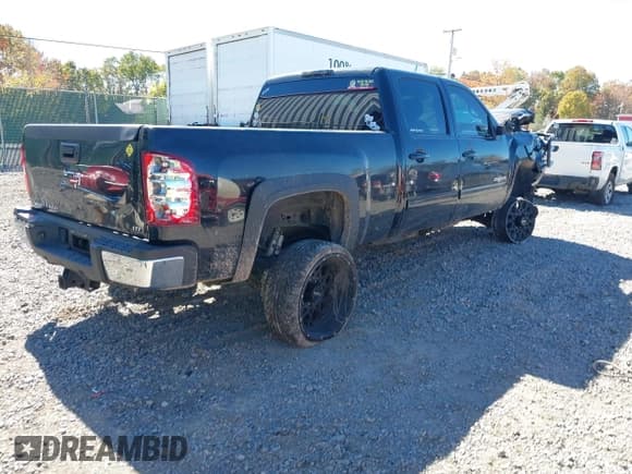 ✅ 2014 Chevrolet Silverado 2500HD LTZ • VIN: 1GC1KYE89EF133257 • Lot: 43420254. Listed on IAAI with 198,864 mi. Free auction sales archive from the USA and detailed vehicle history report at DreamBid. Image 4.