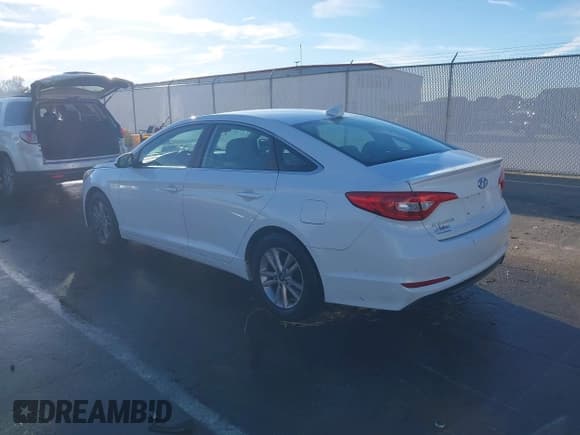 ✅ 2016 Hyundai Sonata 2.4L • VIN: 5NPE24AF2GH406109 • Лот: 43467303. Опубликован ранее на IAAI с пробегом 120 346 миль. Бесплатный доступ к архиву аукционных продаж из США и подробный отчёт об истории автомобиля на DreamBid. Изображение 3.