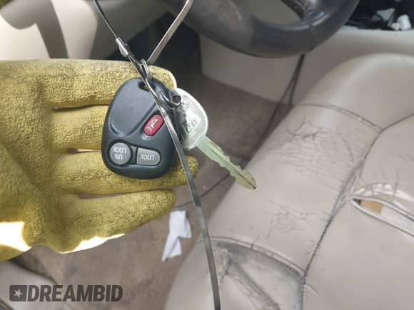 2002 Chevrolet Tahoe LS z VIN 1GNEC13Z32J231413, wystawiony jako IAAI lot #42144130 z przebiegiem 286 759 mil mil oraz . Historia ofert i sprzedaży dostępna na DreamBid. Obrazek 11.