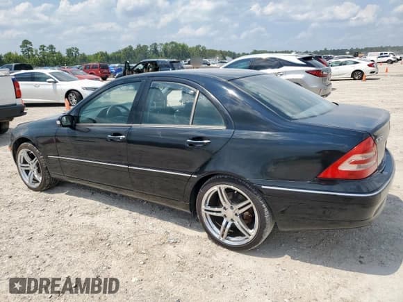 ✅ 2003 Mercedes-Benz C 320 • VIN: WDBRF84J33F381267 • Lot: 70131255. Wystawiony na Copart z przebiegiem Nie podano. Bezpłatny archiwum sprzedaży aukcyjnych z USA i szczegółowy raport historii pojazdu na DreamBid. Zdjęcie 2.
