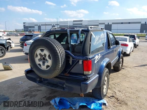 ✅ 2001 Chevrolet Blazer LS • VIN: 1GNCT18W51K144367 • Lot: 43553034. Listed on IAAI with 161,640 mi. Free auction sales archive from the USA and detailed vehicle history report at DreamBid. Image 4.