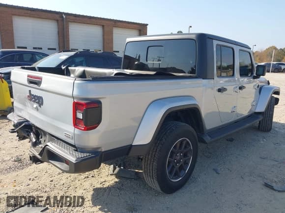 ✅ 2022 Jeep Gladiator Overland • VIN: 1C6HJTFG7NL170018 • Lot: 43628214. Wystawiony na IAAI z przebiegiem 34 949 mil. Bezpłatny archiwum sprzedaży aukcyjnych z USA i szczegółowy raport historii pojazdu na DreamBid. Zdjęcie 4.