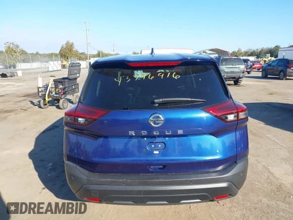 ✅ 2021 Nissan Rogue S • VIN: JN8AT3AA9MW015625 • Lot: 43416916. Wystawiony na IAAI z przebiegiem 93 574 mil. Bezpłatny archiwum sprzedaży aukcyjnych z USA i szczegółowy raport historii pojazdu na DreamBid. Zdjęcie 17.
