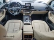 ✅ 2019 Audi Q5 Premium • VIN: WA1ANAFY8K2138900 • Lot: 82305205. Wystawiony na Copart z przebiegiem 63 754 mil. Bezpłatny archiwum sprzedaży aukcyjnych z USA i szczegółowy raport historii pojazdu na DreamBid. Zdjęcie 8.