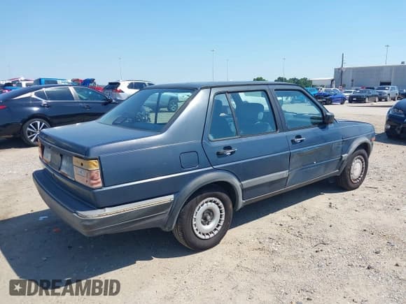 ✅ 1989 Volkswagen Jetta • VIN: WVWRB11GXKW378006 • Lot: 43152661. Wystawiony na IAAI z przebiegiem 66 430 mil. Bezpłatny archiwum sprzedaży aukcyjnych z USA i szczegółowy raport historii pojazdu na DreamBid. Zdjęcie 4.
