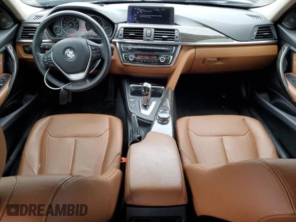 ✅ 2015 BMW 3 Series 328i xDrive • VIN: WBA3B5G57FNS12196 • Лот: 91198535. Опубликован ранее на Copart с пробегом 96 934 миль. Бесплатный доступ к архиву аукционных продаж из США и подробный отчёт об истории автомобиля на DreamBid. Изображение 8.