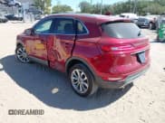 ✅ 2019 Lincoln MKC Select • VIN: 5LMCJ2C90KUL37482 • Lot: 43537490. Wystawiony na IAAI z przebiegiem 109 337 mil. Bezpłatny archiwum sprzedaży aukcyjnych z USA i szczegółowy raport historii pojazdu na DreamBid. Zdjęcie 3.