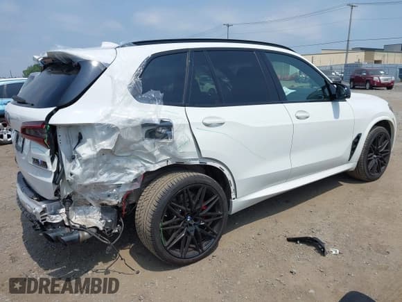 ✅ 2021 BMW X5 M • VIN: 5YMJU0C0XM9H13312 • Lot: 42778026. Wystawiony na IAAI z przebiegiem 43 487 mil. Bezpłatny archiwum sprzedaży aukcyjnych z USA i szczegółowy raport historii pojazdu na DreamBid. Zdjęcie 4.