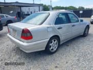 ✅ 2000 Mercedes-Benz C 230 Kompressor • VIN: WDBHA24G1YA866393 • Lot: 42592455. Wystawiony na IAAI z przebiegiem 239 356 mil. Bezpłatny archiwum sprzedaży aukcyjnych z USA i szczegółowy raport historii pojazdu na DreamBid. Zdjęcie 4.