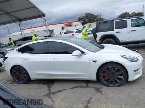 ✅ 2020 Tesla Model 3 Performance • VIN: 5YJ3E1EC4LF625109 • Lot: 41735149. Wystawiony na IAAI z przebiegiem 95 010 mil. Bezpłatny archiwum sprzedaży aukcyjnych z USA i szczegółowy raport historii pojazdu na DreamBid. Zdjęcie 14.