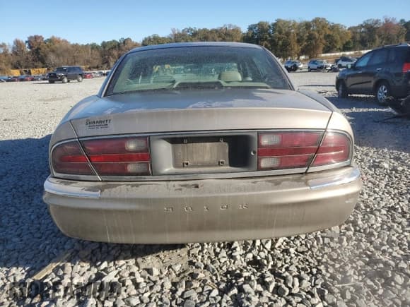 ✅ 2003 Buick Park Avenue • VIN: 1G4CW54K534201020 • Lot: 92689625. Wystawiony na Copart z przebiegiem 283 324 mil. Bezpłatny archiwum sprzedaży aukcyjnych z USA i szczegółowy raport historii pojazdu na DreamBid. Zdjęcie 6.