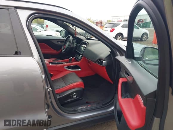 ✅ 2020 Jaguar F-Pace SVR • VIN: SADCZ2EE7LA629941 • Lot: 43449774. Wystawiony na IAAI z przebiegiem 47 488 mil. Bezpłatny archiwum sprzedaży aukcyjnych z USA i szczegółowy raport historii pojazdu na DreamBid. Zdjęcie 5.