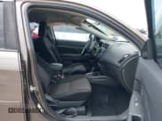 ✅ 2017 Mitsubishi Outlander ES • VIN: JA4AP3AU3HZ003267 • Lot: 42734751. Wystawiony na IAAI z przebiegiem 107 478 mil. Bezpłatny archiwum sprzedaży aukcyjnych z USA i szczegółowy raport historii pojazdu na DreamBid. Zdjęcie 5.