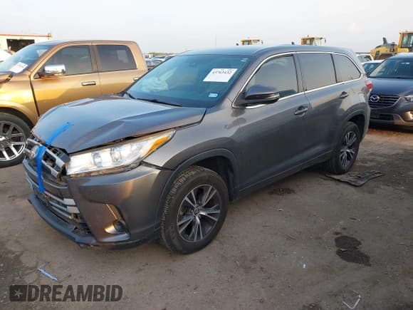 ✅ 2018 Toyota Highlander LE Plus • VIN: 5TDZZRFH1JS254295 • Lot: 43763432. Wystawiony na IAAI z przebiegiem 90 210 mil. Bezpłatny archiwum sprzedaży aukcyjnych z USA i szczegółowy raport historii pojazdu na DreamBid. Zdjęcie 17.