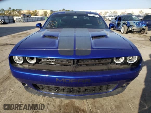 ✅ 2019 Dodge Challenger SXT • VIN: 2C3CDZAG6KH621389 • Lot: 40238453. Wystawiony na Copart z przebiegiem 22 268 mil. Bezpłatny archiwum sprzedaży aukcyjnych z USA i szczegółowy raport historii pojazdu na DreamBid. Zdjęcie 5.