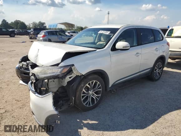 2017 Mitsubishi Outlander SE with VIN JA4AD3A33HZ067048, listed as a Copart auction lot 84731385 with 135,427 mi miles and Salvage title. Bid and sale history available at DreamBid. Image 1.