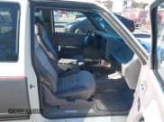 ✅ 1995 Dodge Dakota • VIN: 1B7GL23Y3SS323789 • Lot: 43692175. Wystawiony na IAAI z przebiegiem 170 000 mil. Bezpłatny archiwum sprzedaży aukcyjnych z USA i szczegółowy raport historii pojazdu na DreamBid. Zdjęcie 5.