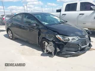 2016 Chevrolet Cruze LS z VIN 1G1BC5SM2G7258267, wystawiony jako IAAI lot #43315953 z przebiegiem 104 090 mil mil oraz . Historia ofert i sprzedaży dostępna na DreamBid. Obrazek 1.