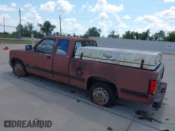 1993 Dodge Dakota z VIN 1B7FL23X3PS233536, wystawiony jako IAAI lot #43363640 z przebiegiem 190 414 mil mil oraz . Historia ofert i sprzedaży dostępna na DreamBid. Obrazek 3.