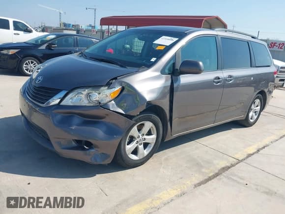 ✅ 2014 Toyota Sienna LE • VIN: 5TDKK3DC6ES463421 • Лот: 43558846. Опубликован ранее на IAAI с пробегом 157 332 миль. Бесплатный доступ к архиву аукционных продаж из США и подробный отчёт об истории автомобиля на DreamBid. Изображение 2.