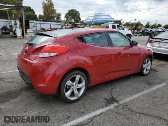 ✅ 2013 Hyundai Veloster w/Gray Int • VIN: KMHTC6ADXDU086355 • Lot: 82063834. Wystawiony na Copart z przebiegiem 95 903 mil. Bezpłatny archiwum sprzedaży aukcyjnych z USA i szczegółowy raport historii pojazdu na DreamBid. Zdjęcie 3.