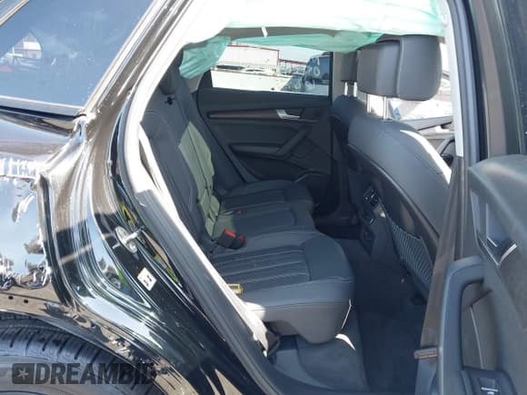 ✅ 2025 Audi Q5 Premium • VIN: WA1ABAFY2S2043371 • Lot: 43141732. Listed on IAAI with 5,700 mi. Free auction sales archive from the USA and detailed vehicle history report at DreamBid. Image 8.