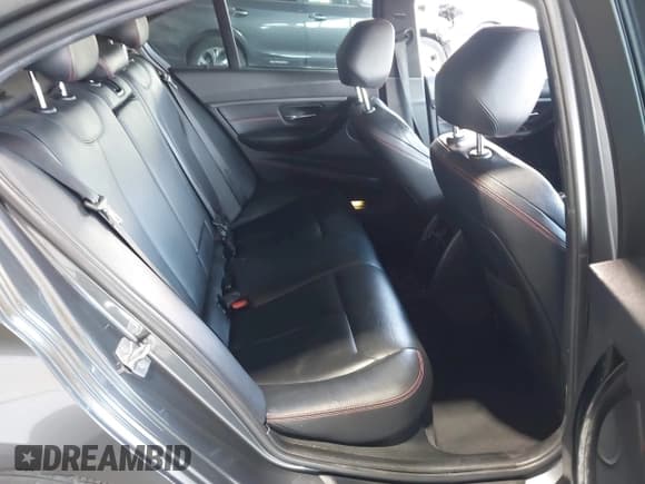 ✅ 2013 BMW 3 Series 328i • VIN: WBA3C1G55DNR46385 • Lot: 43216571. Wystawiony na IAAI z przebiegiem 110 508 mil. Bezpłatny archiwum sprzedaży aukcyjnych z USA i szczegółowy raport historii pojazdu na DreamBid. Zdjęcie 8.