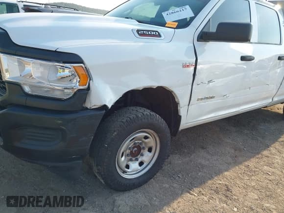 ✅ 2022 Ram 2500 Tradesman • VIN: 3C6UR5HJ8NG177469 • Lot: 42866217. Listed on IAAI with 110,607 mi. Free auction sales archive from the USA and detailed vehicle history report at DreamBid. Image 6.