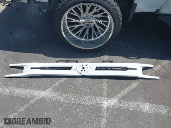 ✅ 2019 Chevrolet Silverado 1500 RST • VIN: 3GCUYEED7KG236968 • Lot: 42543171. Wystawiony na IAAI z przebiegiem 91 245 mil. Bezpłatny archiwum sprzedaży aukcyjnych z USA i szczegółowy raport historii pojazdu na DreamBid. Zdjęcie 12.