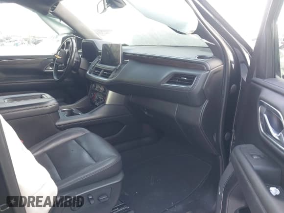 ✅ 2021 Chevrolet Suburban LT • VIN: 1GNSKCKD3MR266318 • Lot: 41333545. Wystawiony na IAAI z przebiegiem 125 032 mil. Bezpłatny archiwum sprzedaży aukcyjnych z USA i szczegółowy raport historii pojazdu na DreamBid. Zdjęcie 5.