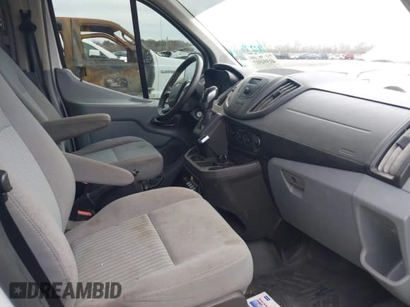 ✅ 2018 Ford Transit • VIN: 1FTYR2YM8JKB11512 • Lot: 41594917. Wystawiony na IAAI z przebiegiem 107 015 mil. Bezpłatny archiwum sprzedaży aukcyjnych z USA i szczegółowy raport historii pojazdu na DreamBid. Zdjęcie 5.