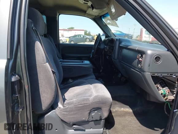 ✅ 2001 Chevrolet Silverado 1500 LT • VIN: 1GCEC19TX1Z142546 • Lot: 42408473. Wystawiony na IAAI z przebiegiem Nie podano mil. Skorzystaj z bezpłatnego archiwum sprzedaży aukcyjnych z USA i zobacz szczegółowy raport historii pojazdu na DreamBid. Zdjęcie 5.