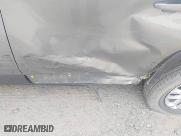 2018 Chevrolet Traverse LT Cloth with VIN 1GNEVGKW9JJ232570, listed as a IAAI auction lot 43243773 with 92,674 mi miles and . Bid and sale history available at DreamBid. Image 17.