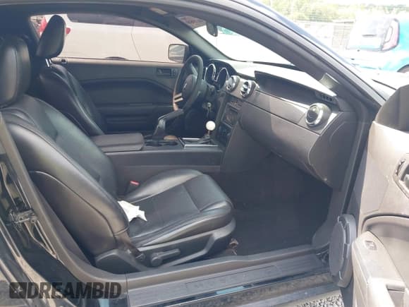 ✅ 2006 Ford Mustang Standard • VIN: 1ZVFT80N665237807 • Lot: 41680830. Listed on IAAI with 123,965 mi. Free auction sales archive from the USA and detailed vehicle history report at DreamBid. Image 5.