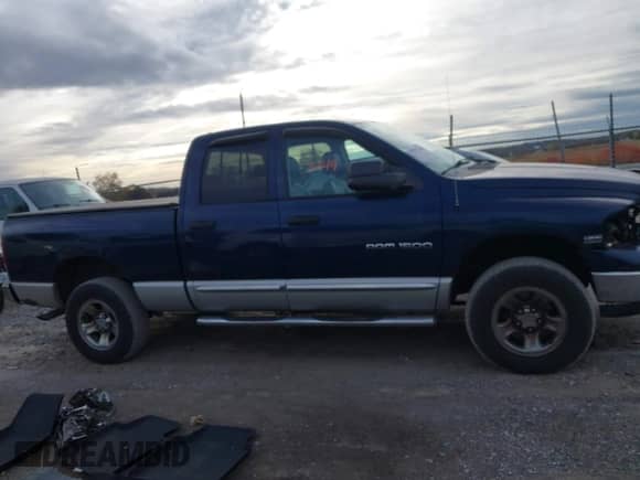 2005 Dodge 1500 SLT z VIN 1D7HU18DX5S142037, wystawiony jako IAAI lot #43557449 z przebiegiem 207 278 mil mil oraz . Historia ofert i sprzedaży dostępna na DreamBid. Obrazek 13.