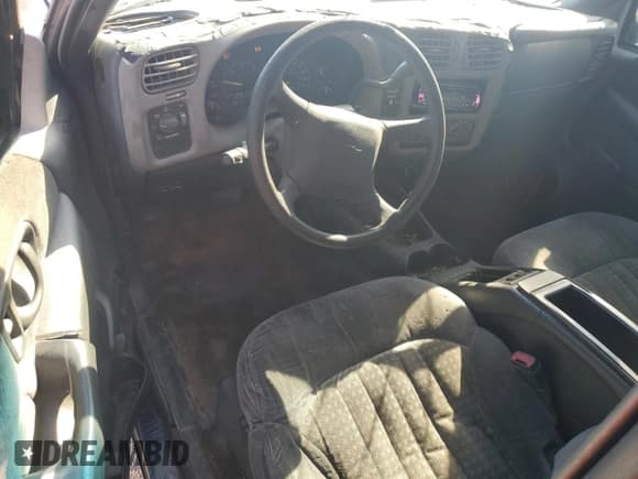 ✅ 2001 Chevrolet S-10 LS • VIN: 1GCCS19W618115841 • Лот: 50214595. Опубликован ранее на Copart с пробегом 275 590 миль. Бесплатный доступ к архиву аукционных продаж из США и подробный отчёт об истории автомобиля на DreamBid. Изображение 8.