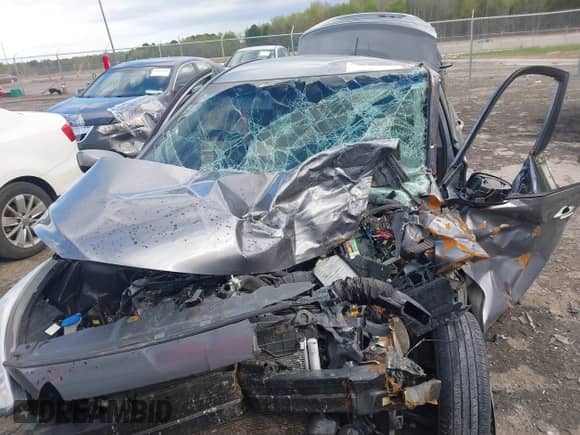 2016 Hyundai Accent SE z VIN KMHCT4AE2GU006371, wystawiony jako IAAI lot #39119125 z przebiegiem Nie podano mil oraz . Historia ofert i sprzedaży dostępna na DreamBid. Obrazek 12.