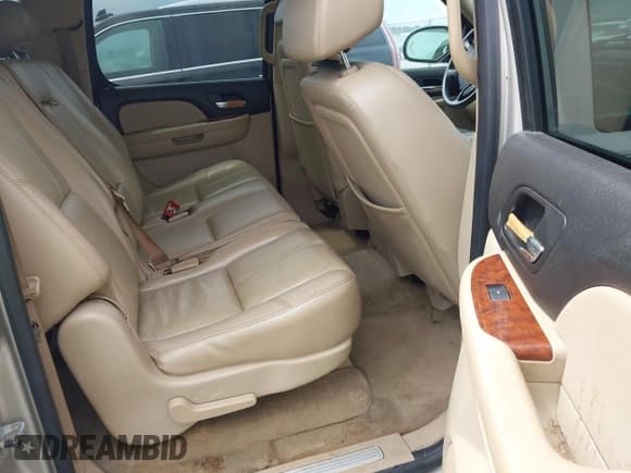 ✅ 2007 Chevrolet Suburban LTZ • VIN: 1GNFC16047R237148 • Lot: 42992308. Listed on IAAI with 248,336 mi. Free auction sales archive from the USA and detailed vehicle history report at DreamBid. Image 8.