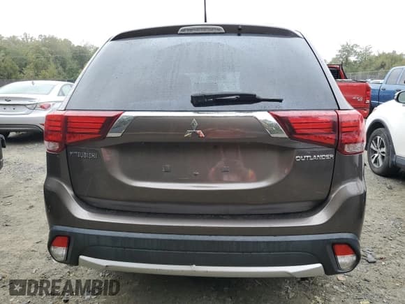 ✅ 2016 Mitsubishi Outlander SE • VIN: JA4AZ3A32GZ048510 • Lot: 82391375. Listed on Copart with 107,833 mi. Free auction sales archive from the USA and detailed vehicle history report at DreamBid. Image 6.