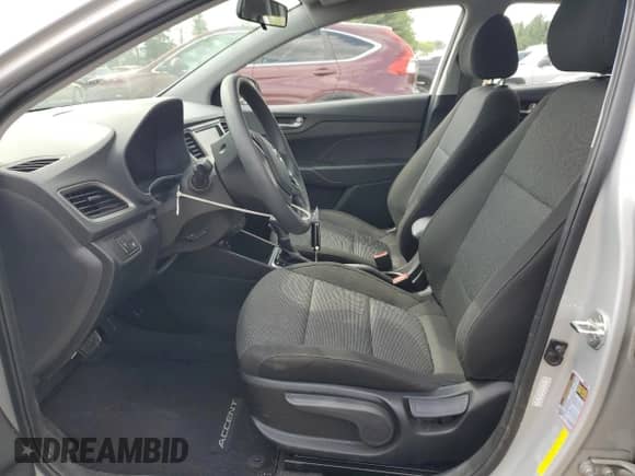 2019 Hyundai Accent SE z VIN 3KPC24A33KE087796, wystawiony jako Copart lot #52518864 z przebiegiem 20 538 mil mil oraz . Historia ofert i sprzedaży dostępna na DreamBid. Obrazek 7.