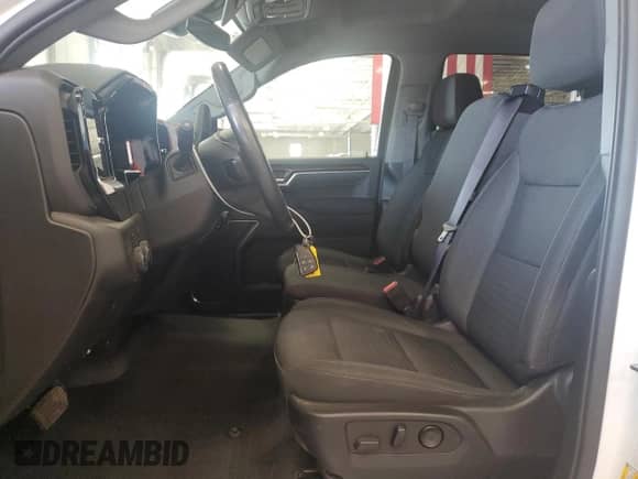 2022 Chevrolet Silverado 1500 LT z VIN 1GCPDKEK3NZ598225, wystawiony jako Copart lot #70446855 z przebiegiem Nie podano mil oraz Nie do naprawy • Non repairable. Historia ofert i sprzedaży dostępna na DreamBid. Obrazek 7.