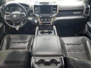 ✅ 2019 Ram 1500 Laramie • VIN: 1C6SRFJT0KN573424 • Lot: 62403045. Wystawiony na Copart z przebiegiem 88 083 mil. Bezpłatny archiwum sprzedaży aukcyjnych z USA i szczegółowy raport historii pojazdu na DreamBid. Zdjęcie 8.